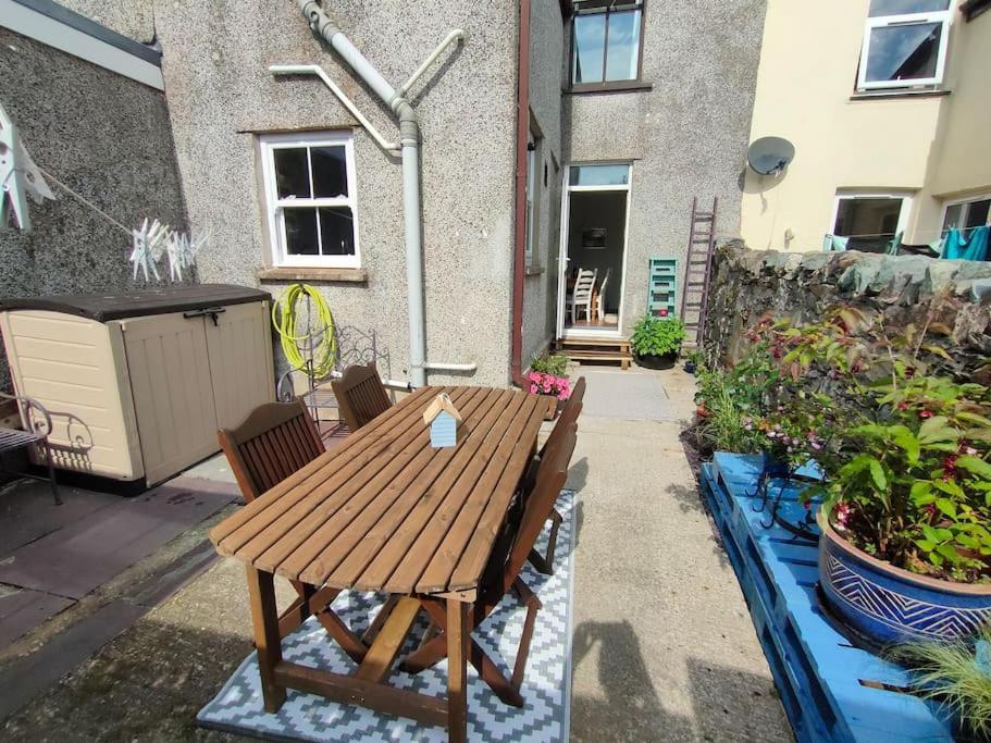 Perfect For Snowdon. Groups, Families+Dogs Welcome 란베리스 외부 사진
