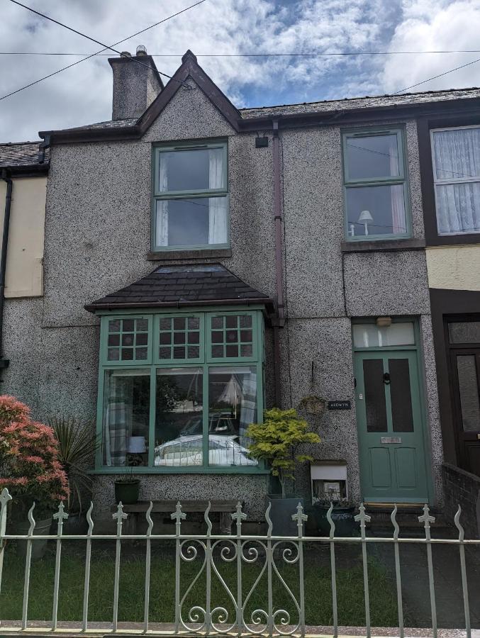 Perfect For Snowdon. Groups, Families+Dogs Welcome 란베리스 외부 사진
